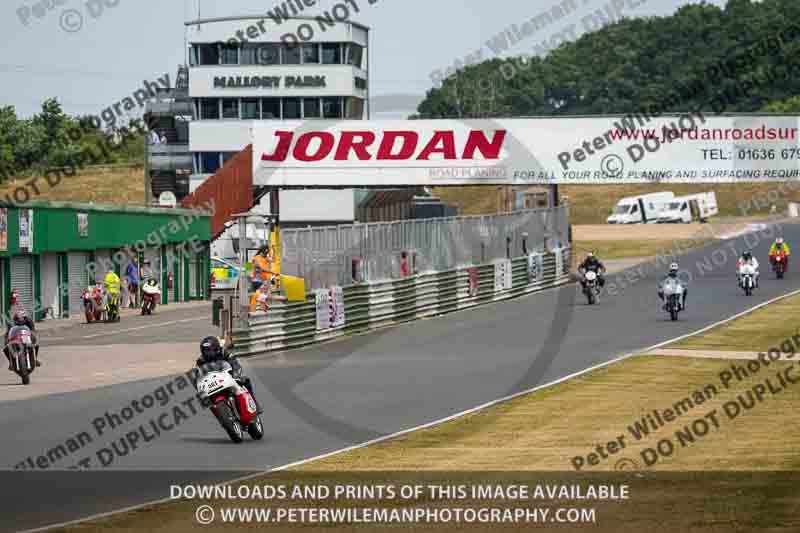 Vintage motorcycle club;eventdigitalimages;mallory park;mallory park trackday photographs;no limits trackdays;peter wileman photography;trackday digital images;trackday photos;vmcc festival 1000 bikes photographs